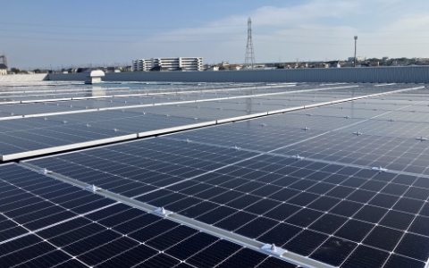 Solar panels installed on the roof of Head Office's No.3 Plant